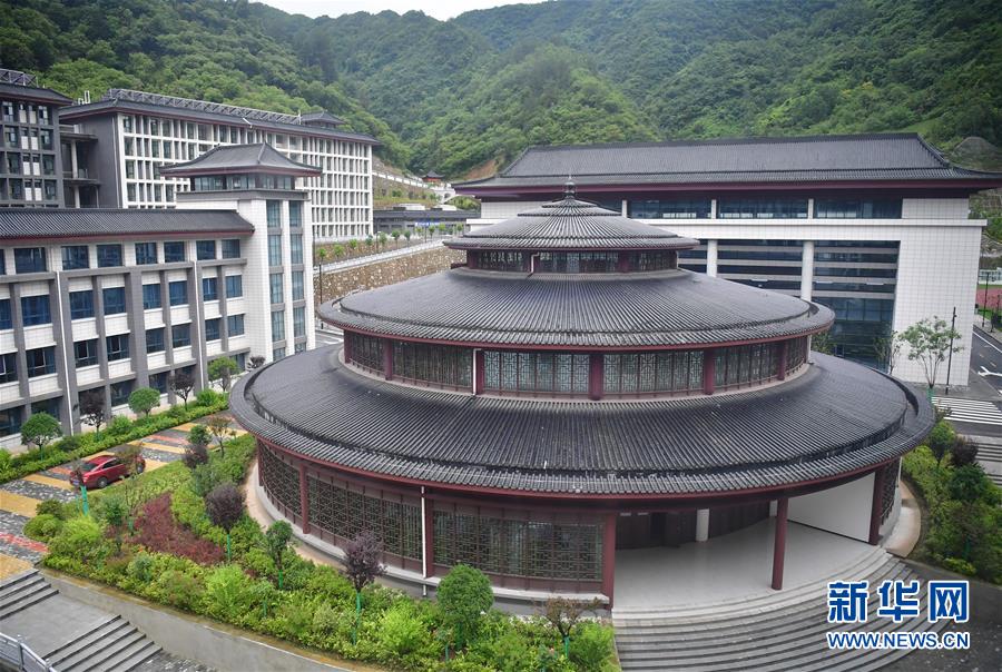 （新華視點(diǎn)&middot;圖文互動(dòng)）（4）學(xué)校建漂亮點(diǎn)本無錯(cuò)，為何這所&ldquo;豪華中學(xué)&rdquo;讓人困惑？