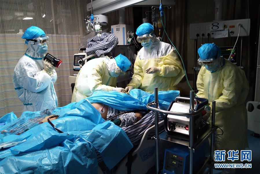 （新華全媒頭條&middot;圖文互動）（11）以仁心仁術(shù)造福人民&mdash;&mdash;寫在第三個(gè)中國醫(yī)師節(jié)之際