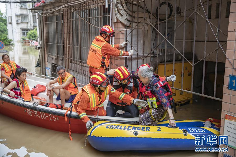 （防汛抗洪&middot;圖文互動）（11）筑起防大汛的堅強防線&mdash;&mdash;重慶防御長江、嘉陵江過境洪峰現(xiàn)場記錄