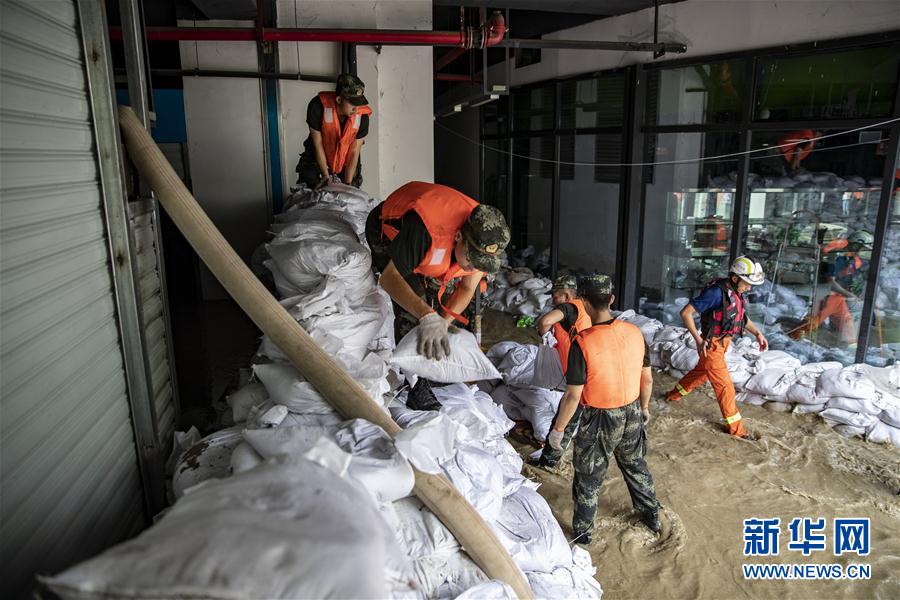 （防汛抗洪&middot;圖文互動）（7）筑起防大汛的堅強防線&mdash;&mdash;重慶防御長江、嘉陵江過境洪峰現(xiàn)場記錄