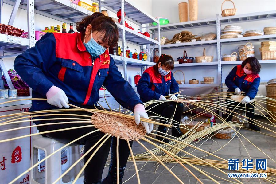 (新華全媒頭條·圖文互動(dòng))(2)黃土地上向陽花開——來自山西深度貧困地區(qū)的脫貧故事