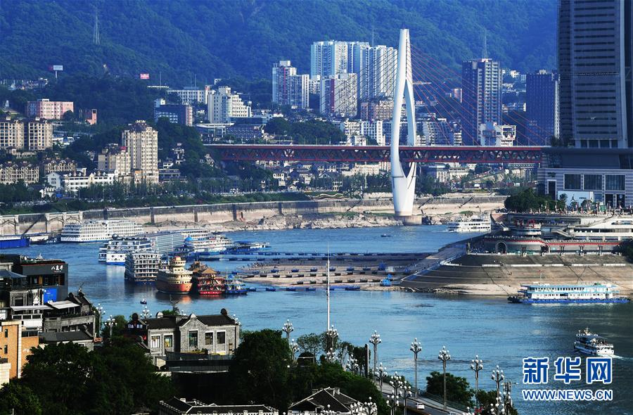 (新華全媒頭條·走向我們的小康生活·圖文互動(dòng))(1)大城大鄉(xiāng)的“幸福協(xié)奏曲”——重慶推動(dòng)高質(zhì)量發(fā)展創(chuàng)造高品質(zhì)生活紀(jì)事