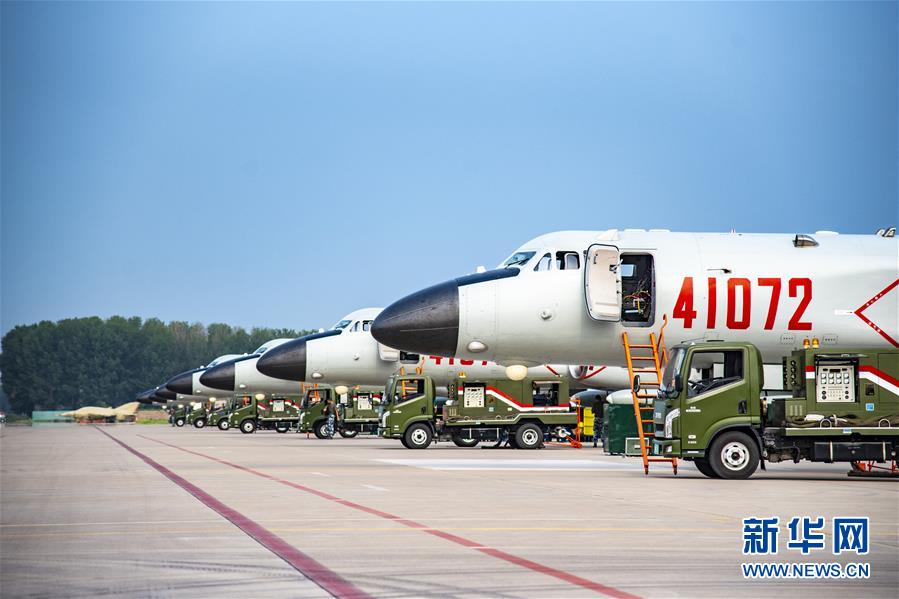 (在習(xí)近平強(qiáng)軍思想指引下·我們在戰(zhàn)位報(bào)告·圖文互動)(1)雷霆“戰(zhàn)神”向戰(zhàn)而飛——空軍航空兵某師牢記囑托備戰(zhàn)打仗記事