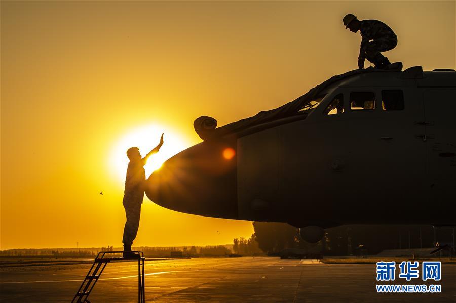 (在習(xí)近平強(qiáng)軍思想指引下·我們在戰(zhàn)位報(bào)告·圖文互動)(5)雷霆“戰(zhàn)神”向戰(zhàn)而飛——空軍航空兵某師牢記囑托備戰(zhàn)打仗記事