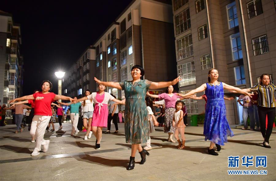 （走向我們的小康生活&middot;圖文互動(dòng)）（4）&ldquo;樓上過日子，樓下賺票子&rdquo;&mdash;&mdash;來自陜西安康的易地扶貧搬遷一線觀察