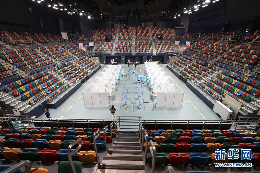 （圖文互動）（5）特寫：新冠病毒普檢首日，香港市民踴躍參與