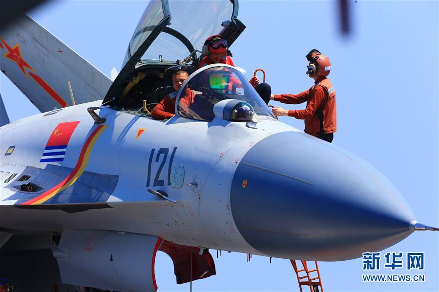 （在習(xí)近平強(qiáng)軍思想指引下&middot;我們?cè)趹?zhàn)位報(bào)告&middot;圖文互動(dòng)）（2）奮飛在新時(shí)代的海天&mdash;&mdash;海軍某艦載航空兵部隊(duì)備戰(zhàn)打仗記事