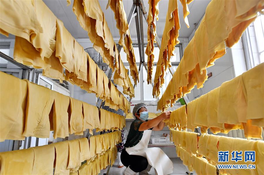 （新華全媒頭條&middot;走向我們的小康生活&middot;圖文互動(dòng)）（10）長城腳下，小康村串成&ldquo;珍珠鏈&rdquo;