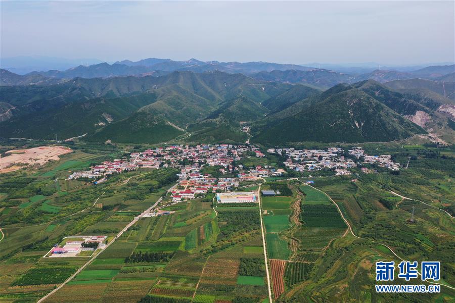 （新華全媒頭條&middot;走向我們的小康生活&middot;圖文互動(dòng)）（13）長城腳下，小康村串成&ldquo;珍珠鏈&rdquo;