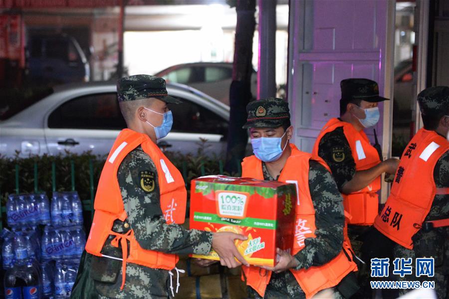 （在習(xí)近平新時(shí)代中國(guó)特色社會(huì)主義思想指引下&mdash;&mdash;新時(shí)代新作為新篇章&middot;習(xí)近平總書(shū)記關(guān)切事&middot;圖文互動(dòng)）（9）一切為了人民&mdash;&mdash;寫(xiě)在全國(guó)防汛救災(zāi)取得階段性重大勝利之時(shí)