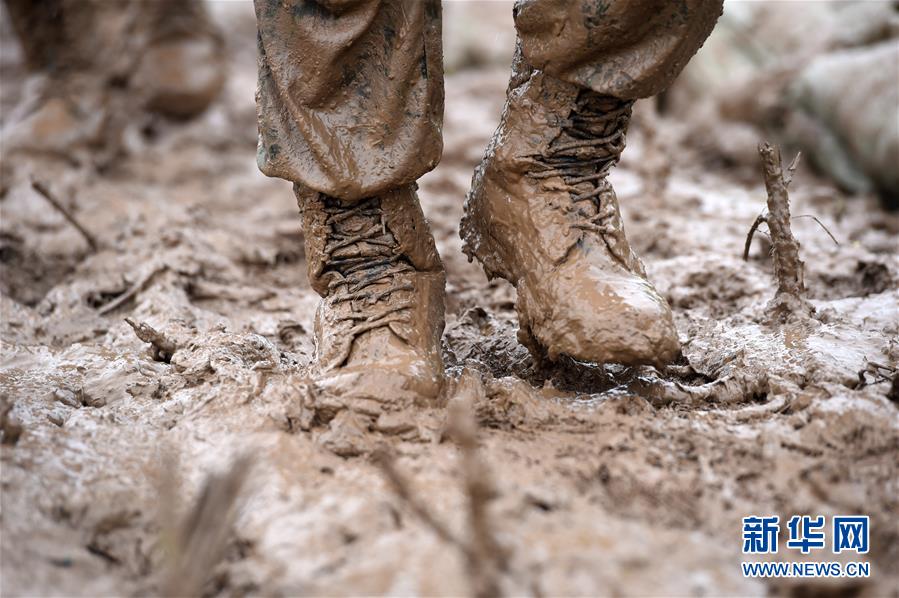 （在習(xí)近平新時(shí)代中國(guó)特色社會(huì)主義思想指引下&mdash;&mdash;新時(shí)代新作為新篇章&middot;習(xí)近平總書(shū)記關(guān)切事&middot;圖文互動(dòng)）（10）一切為了人民&mdash;&mdash;寫(xiě)在全國(guó)防汛救災(zāi)取得階段性重大勝利之時(shí)