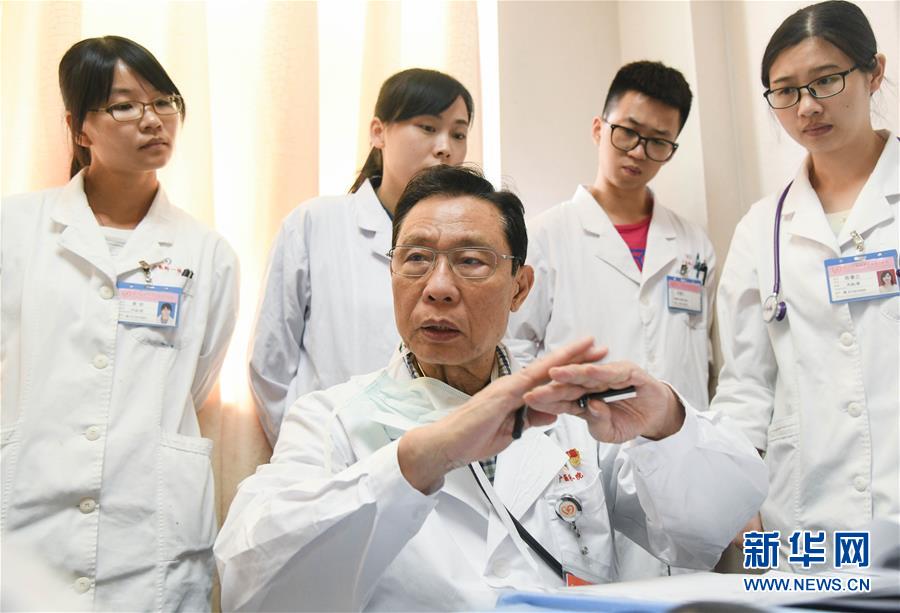 （圖文互動）（5）敢醫(yī)敢言，生命至上&mdash;&mdash;記&ldquo;共和國勛章&rdquo;獲得者鐘南山