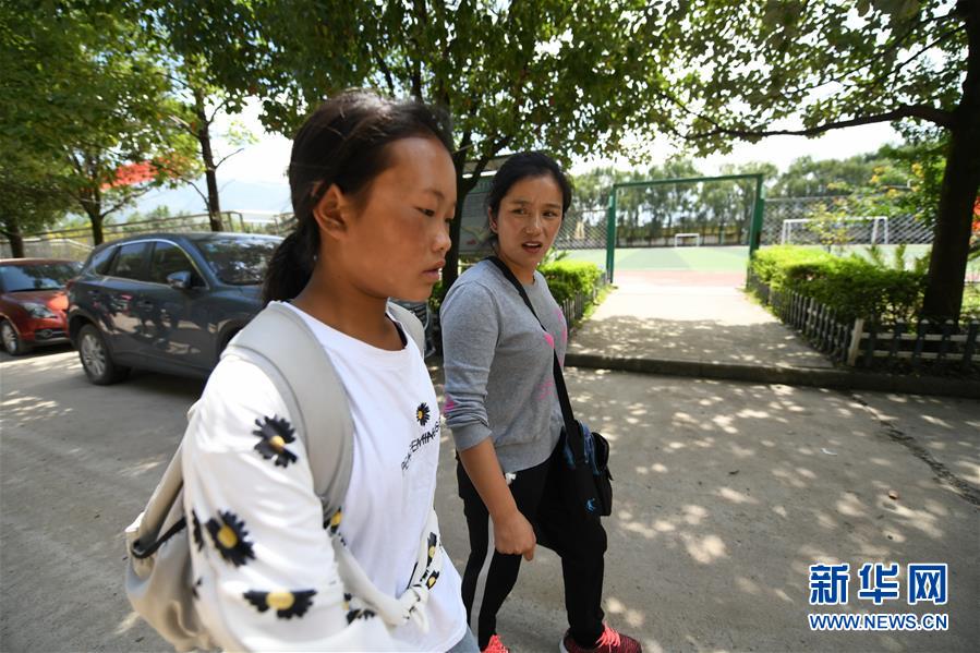 （熱點鮮報&middot;圖文互動）（1）為了大涼山的下一代，她奔赴在助學路上