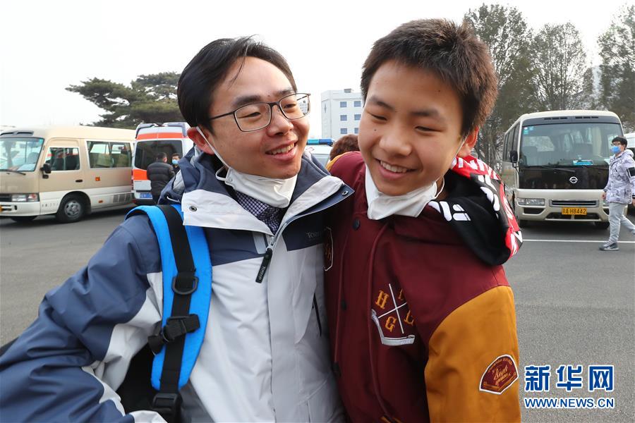 （抗疫一線醫(yī)務(wù)人員英雄群體&middot;圖文互動）（5）你的名字，我們的希望&mdash;&mdash;記國家援鄂抗疫醫(yī)療隊