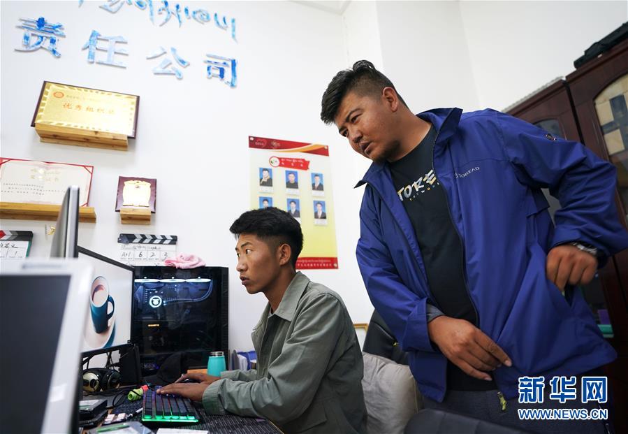 （新華全媒頭條&middot;走向我們的小康生活&middot;決戰(zhàn)決勝脫貧攻堅(jiān)&middot;圖文互動(dòng)）（11）高原上綻放的光芒&mdash;&mdash;來自青海攻克深度貧困堡壘的故事