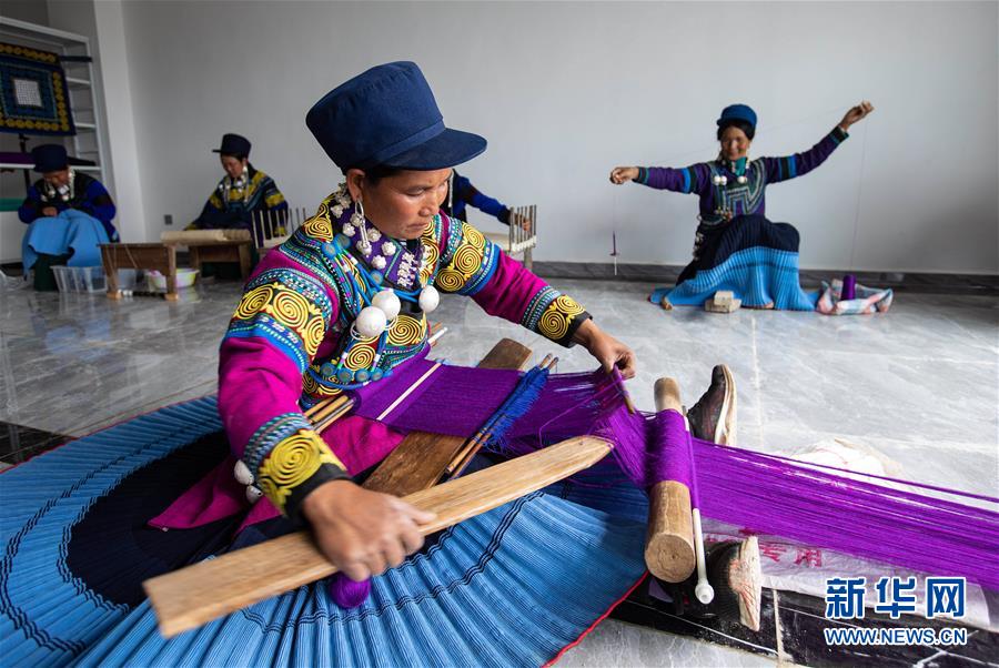 （新華全媒頭條&middot;圖文互動(dòng)）（9）決戰(zhàn)決勝奪取脫貧攻堅(jiān)戰(zhàn)全面勝利&mdash;&mdash;寫(xiě)在第7個(gè)國(guó)家扶貧日之際