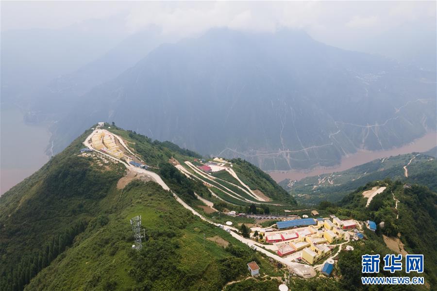 （新華全媒頭條&middot;圖文互動(dòng)）（1）決戰(zhàn)決勝奪取脫貧攻堅(jiān)戰(zhàn)全面勝利&mdash;&mdash;寫(xiě)在第7個(gè)國(guó)家扶貧日之際