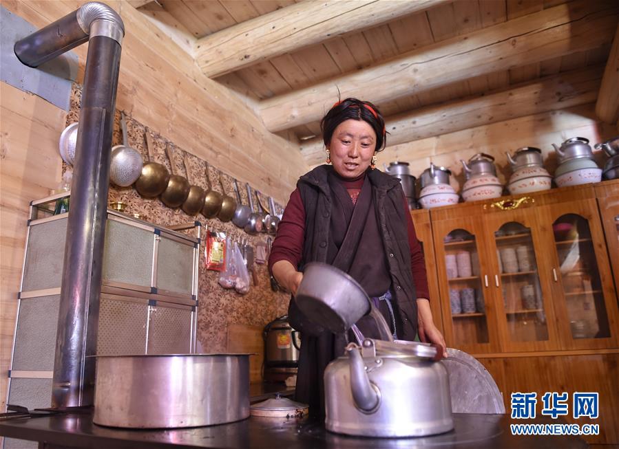 (新華全媒頭條·圖文互動(dòng))(4)命運(yùn)的轉(zhuǎn)折——寫在四川甘孜藏族自治州建州70年之際