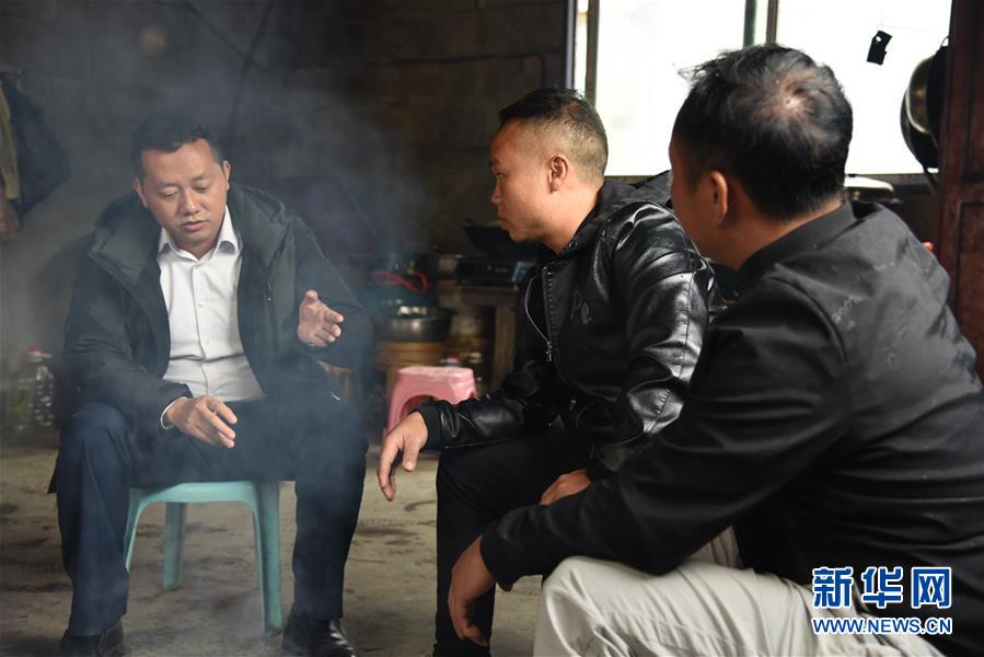 （決戰(zhàn)決勝脫貧攻堅(jiān)&middot;圖文互動(dòng)）&ldquo;父親未完成的事業(yè)，我來(lái)完成&rdquo;&mdash;&mdash;貴州父子接力脫貧攻堅(jiān)