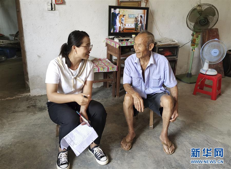 (決戰(zhàn)決勝脫貧攻堅(jiān)·圖文互動)(1)“90后”駐村第一書記李秀媛:因戶施策才能“不落一人”