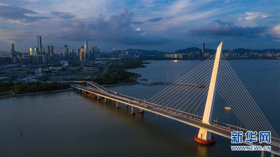 （在習(xí)近平新時(shí)代中國(guó)特色社會(huì)主義思想指引下&mdash;&mdash;新時(shí)代新作為新篇章&middot;習(xí)近平總書(shū)記關(guān)切事&middot;圖文互動(dòng)）（1）我家大門(mén)常打開(kāi)&mdash;&mdash;經(jīng)濟(jì)特區(qū)全方位對(duì)外開(kāi)放故事