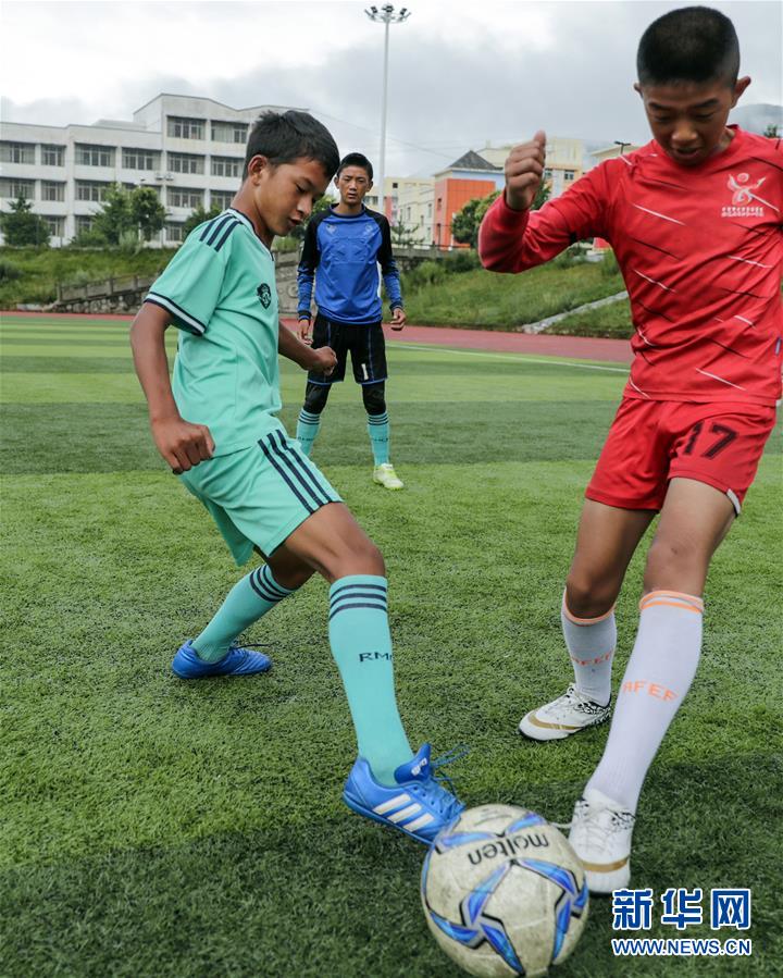 (習(xí)近平的小康故事·新華視界·圖文互動(dòng))(1)“讓每個(gè)人都有人生出彩的機(jī)會(huì)”——習(xí)近平和人民教育的故事