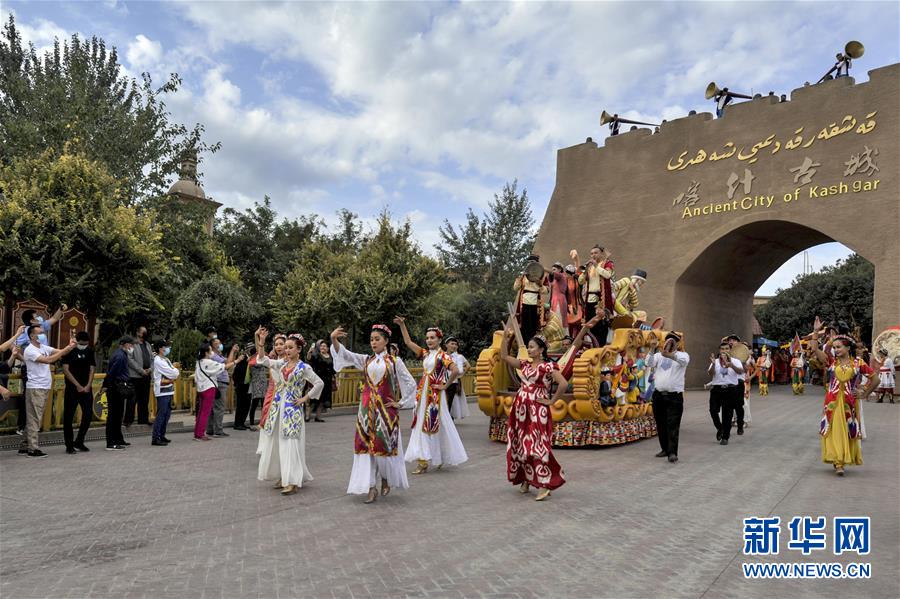 （新華全媒頭條&middot;圖文互動(dòng)）（15）歷史交匯點(diǎn)上的宏偉藍(lán)圖&mdash;&mdash;《中共中央關(guān)于制定國(guó)民經(jīng)濟(jì)和社會(huì)發(fā)展第十四個(gè)五年規(guī)劃和二〇三五年遠(yuǎn)景目標(biāo)的建議》誕生記