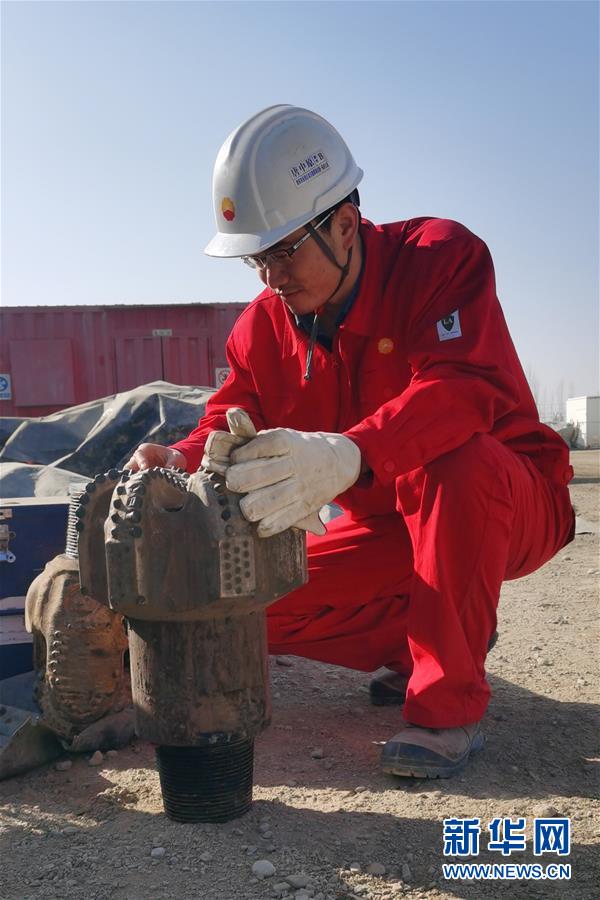 （青春的夢(mèng)想 青春的奮斗&middot;圖文互動(dòng)）（3）年輕，就要無悔擔(dān)當(dāng)&mdash;&mdash;青春在奉獻(xiàn)中閃光