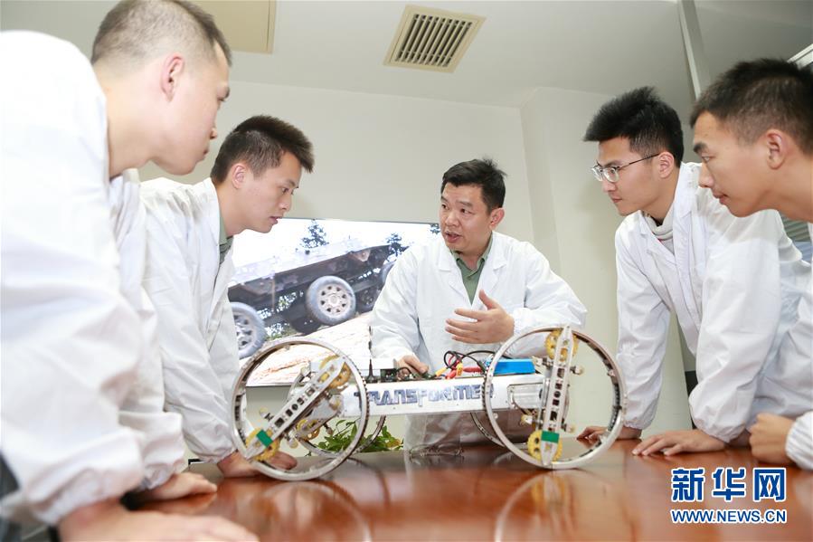 （在習近平強軍思想指引下&middot;我們在戰(zhàn)位報告&middot;圖文互動）（4）向著未來戰(zhàn)場沖鋒&mdash;&mdash;國防科技大學科研創(chuàng)新記事