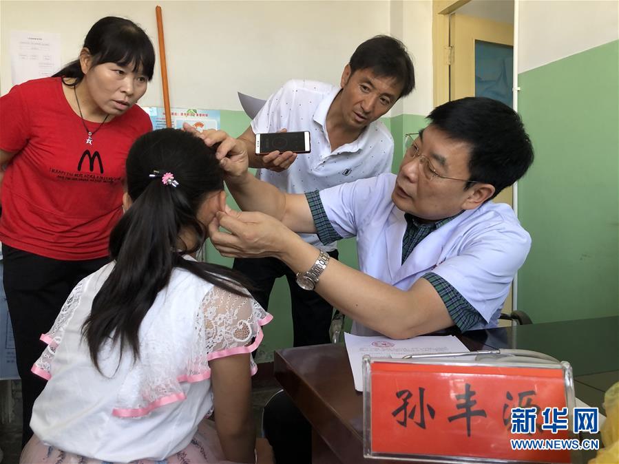 (代表委員履職·圖文互動)(1)為青少年守護(hù)清晰的世界——孫豐源代表的履職故事