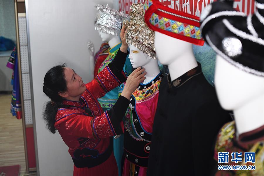 （兩會人物&middot;圖文互動）（5）帶娃、賺錢兩不誤&mdash;&mdash;一位農(nóng)民工代表眼中的脫貧新工作