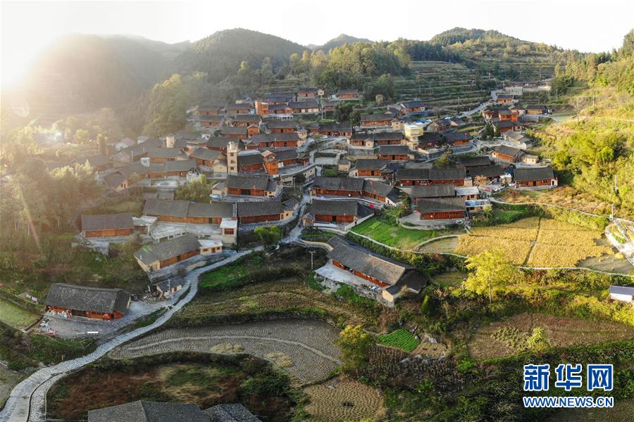 (新華全媒頭條·兩會特別報(bào)道·圖文互動)(1)從取得決定性成就到奪取全面勝利——從全國兩會看決戰(zhàn)決勝脫貧攻堅(jiān)