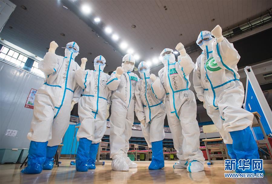 （新華全媒頭條&middot;圖文互動(dòng)）（1）從人民中汲取磅礴力量&mdash;&mdash;習(xí)近平總書(shū)記同出席2020年全國(guó)兩會(huì)人大代表、政協(xié)委員共商國(guó)是紀(jì)實(shí)