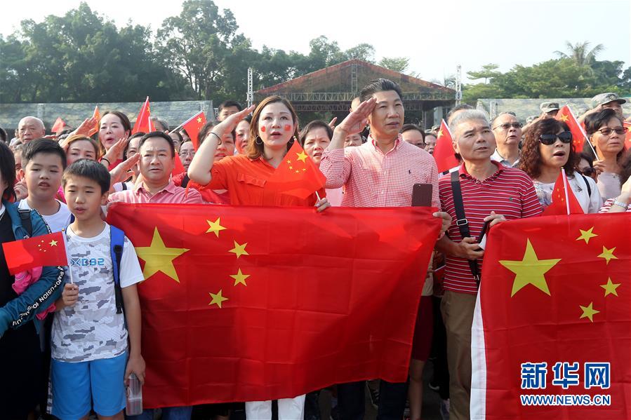 （圖文互動(dòng)）（1）&ldquo;我和我的祖國，一刻也不能分割&rdquo;&mdash;&mdash;解放軍駐香港部隊(duì)與市民共同慶祝國慶70周年見聞