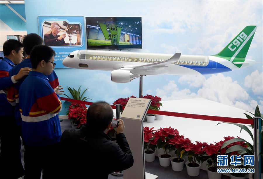 （新華全媒頭條&middot;圖文互動(dòng)）（3）從歷史中汲取繼續(xù)前進(jìn)的力量&mdash;&mdash;習(xí)近平總書記參觀慶祝改革開(kāi)放40周年大型展覽側(cè)記