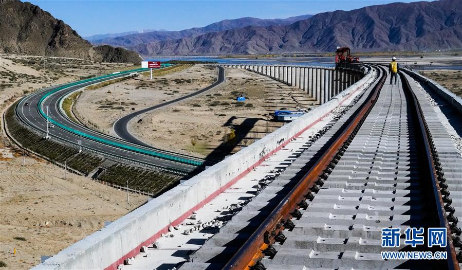 （兩會前夕看落實(shí)&middot;圖文互動）（3）格?；ㄩ_ 幸福路寬&mdash;&mdash;西藏落實(shí)習(xí)近平總書記全國兩會重要講話精神紀(jì)實(shí)