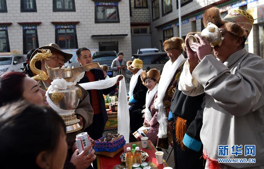 （兩會前夕看落實(shí)&middot;圖文互動）（4）格?；ㄩ_ 幸福路寬&mdash;&mdash;西藏落實(shí)習(xí)近平總書記全國兩會重要講話精神紀(jì)實(shí)