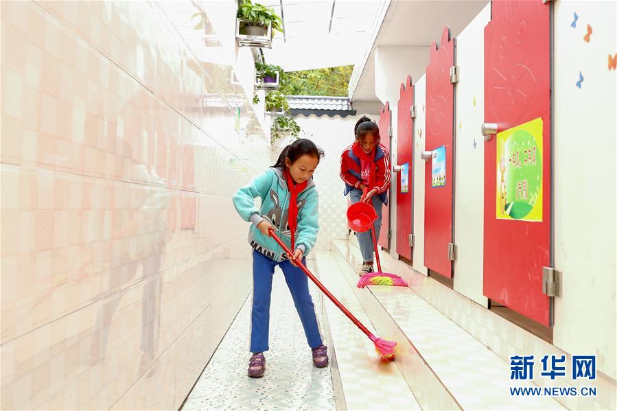 （新華全媒頭條&middot;圖文互動）（7）上下同心再出發(fā)&mdash;&mdash;習近平總書記同出席2019年全國兩會人大代表、政協(xié)委員共商國是紀實