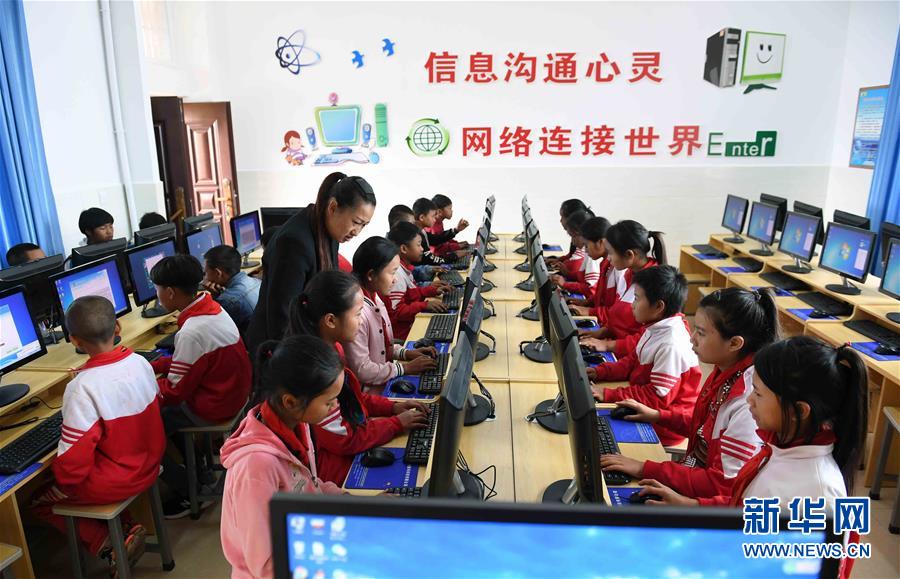 （新華全媒頭條&middot;圖文互動）（8）上下同心再出發(fā)&mdash;&mdash;習近平總書記同出席2019年全國兩會人大代表、政協(xié)委員共商國是紀實