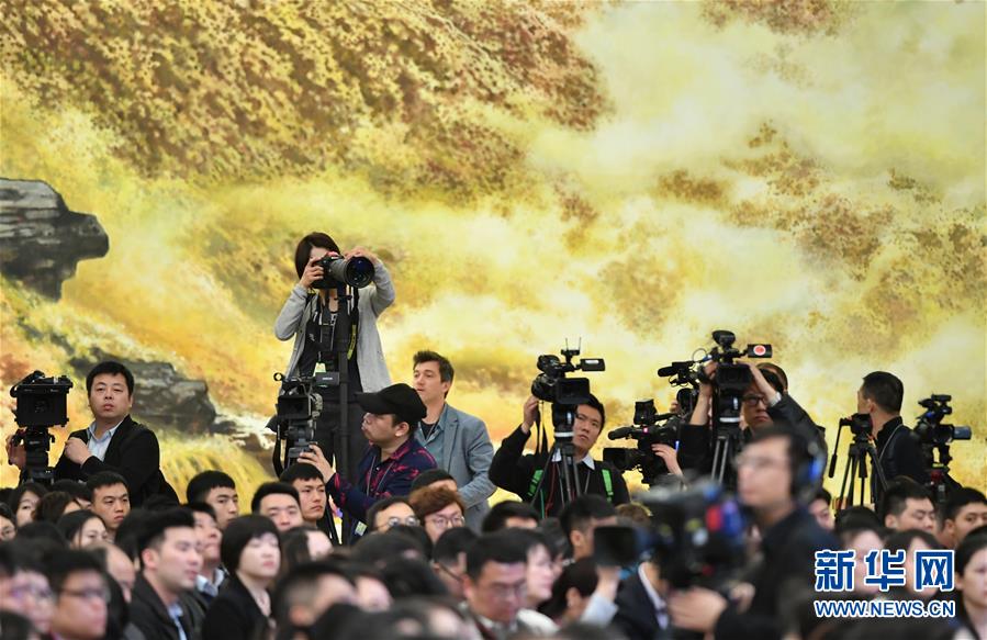 （兩會&middot;XHDW）（18）李克強(qiáng)總理會見中外記者