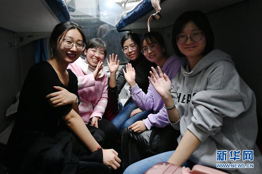 (新華全媒頭條·圖文互動)(2)凝心鑄師魂 立德育新人——以習(xí)近平同志為核心的黨中央關(guān)心教師隊伍建設(shè)紀(jì)實