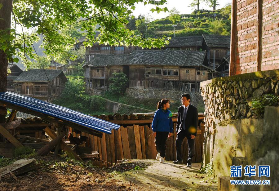 (新華全媒頭條·圖文互動)(8)凝心鑄師魂 立德育新人——以習(xí)近平同志為核心的黨中央關(guān)心教師隊伍建設(shè)紀(jì)實