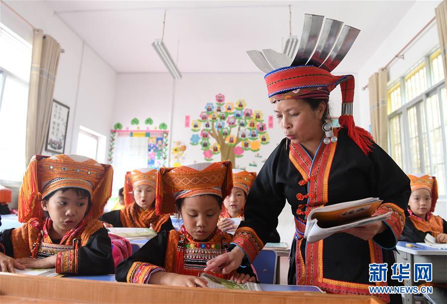 (新華全媒頭條·圖文互動)(11)凝心鑄師魂 立德育新人——以習(xí)近平同志為核心的黨中央關(guān)心教師隊伍建設(shè)紀(jì)實