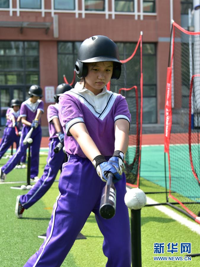 （體育&middot;圖文互動）（3）（在習近平新時代中國特色社會主義思想指引下&mdash;&mdash;新時代新作為新篇章&middot;總書記關心的百姓身邊事）奔跑吧，少年！&mdash;&mdash;體育讓孩子們插上強壯的翅膀（配本社同題文字稿）