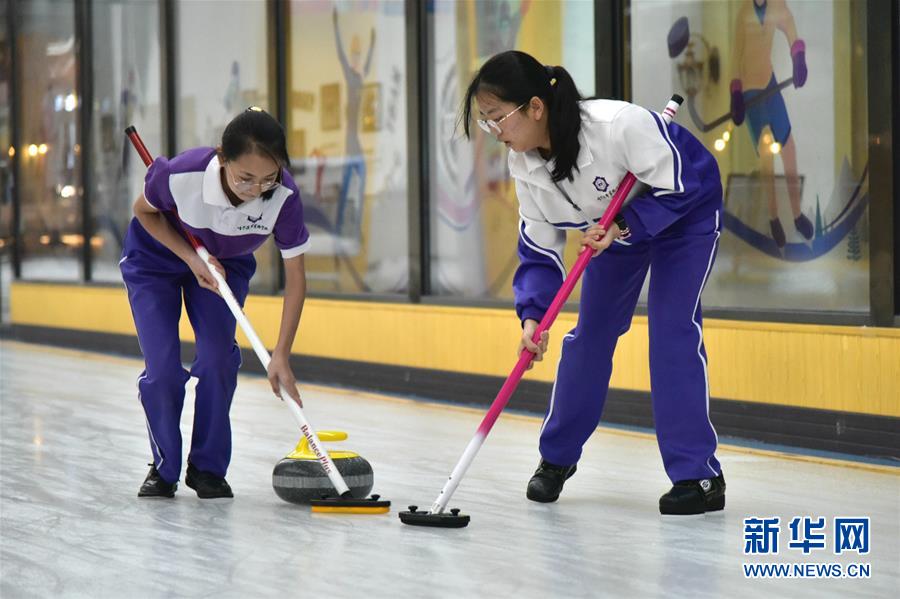 （體育&middot;圖文互動）（4）（在習近平新時代中國特色社會主義思想指引下&mdash;&mdash;新時代新作為新篇章&middot;總書記關心的百姓身邊事）奔跑吧，少年！&mdash;&mdash;體育讓孩子們插上強壯的翅膀（配本社同題文字稿）
