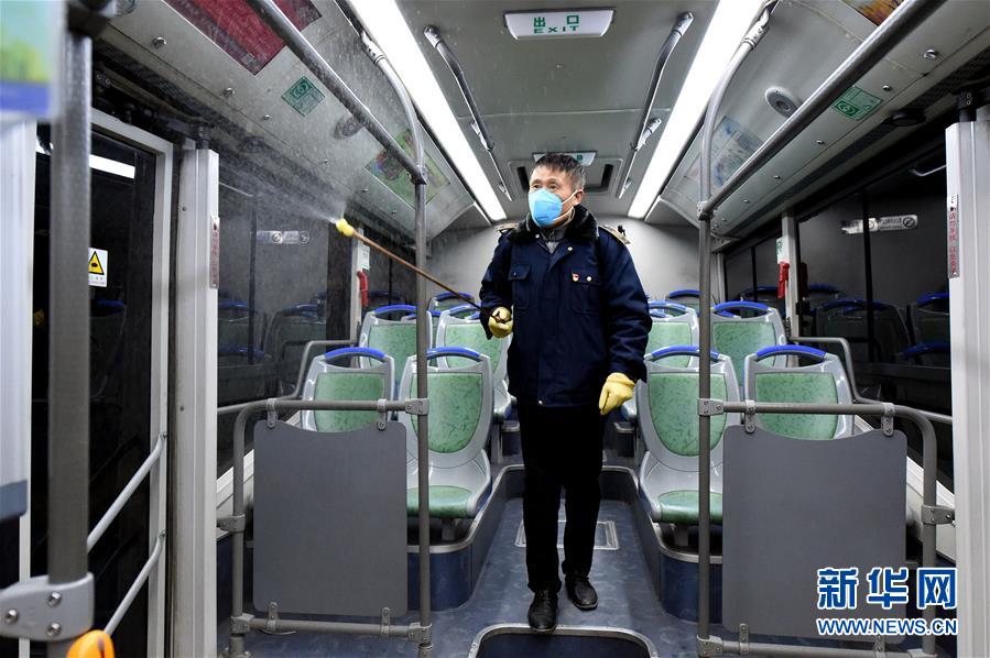 （在習(xí)近平新時代中國特色社會主義思想指引下&mdash;&mdash;新時代新作為新篇章&middot;習(xí)近平總書記關(guān)切事&middot;圖文互動）（5）當億萬只手緊握在一起&hellip;&hellip;&mdash;&mdash;戰(zhàn)&ldquo;疫&rdquo;一線感受中國力量