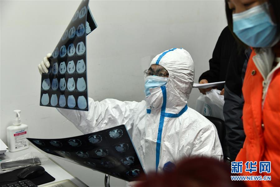 （在習(xí)近平新時(shí)代中國特色社會主義思想指引下&mdash;&mdash;新時(shí)代新作為新篇章&middot;習(xí)近平總書記關(guān)切事&middot;圖文互動）（3）高擎利劍驅(qū)疫魔&mdash;&mdash;科研攻關(guān)助力湖北戰(zhàn)&ldquo;疫&rdquo;記