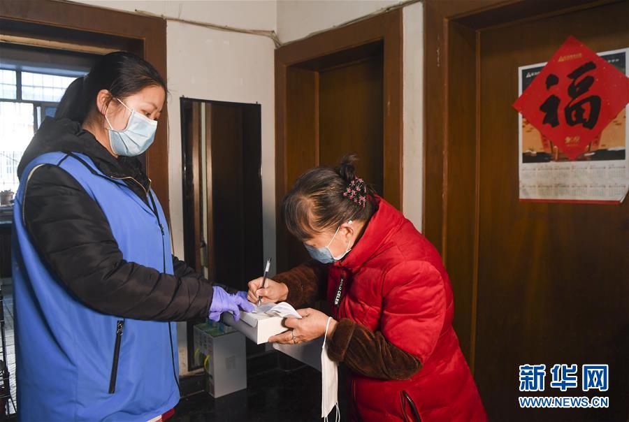 （習(xí)近平致敬的戰(zhàn)&ldquo;疫&rdquo;英雄&middot;社區(qū)工作者篇&middot;圖文互動(dòng)）（2）他們，堅(jiān)守一線戰(zhàn)風(fēng)雨