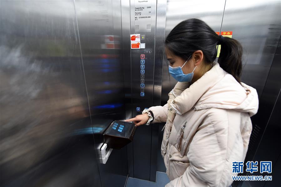 （在習(xí)近平新時代中國特色社會主義思想指引下&mdash;&mdash;新時代新作為新篇章&middot;習(xí)近平總書記關(guān)切事&middot;圖文互動）（12）讓城市更聰明　讓經(jīng)濟更智慧&mdash;&mdash;各地加快形成數(shù)字新動能促經(jīng)濟社會行穩(wěn)致遠(yuǎn)