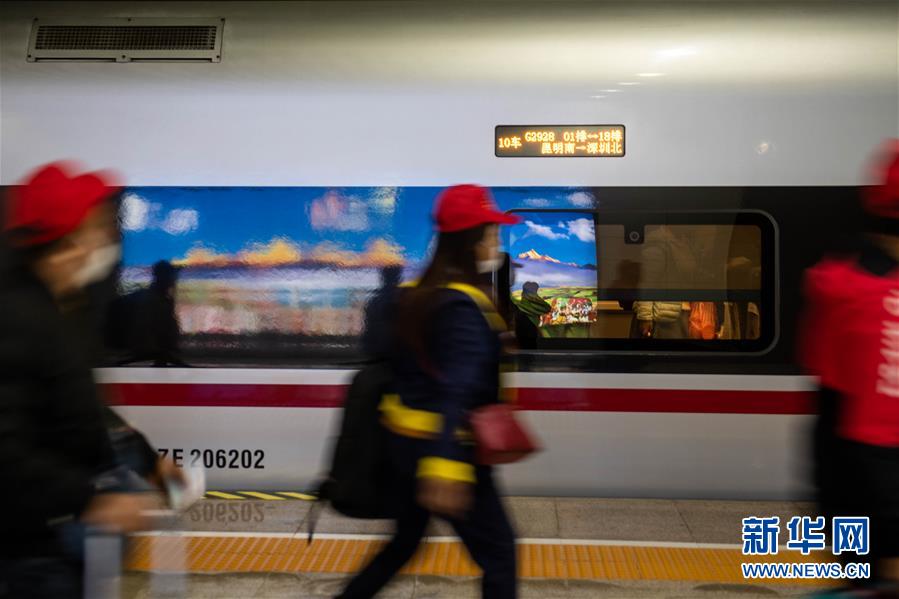 （在習(xí)近平新時代中國特色社會主義思想指引下&mdash;&mdash;新時代新作為新篇章&middot;習(xí)近平總書記關(guān)切事&middot;圖文互動）（2）讓貧困勞動力端穩(wěn)就業(yè)的&ldquo;飯碗&rdquo;&mdash;&mdash;各地就業(yè)扶貧不松勁鞏固脫貧成果